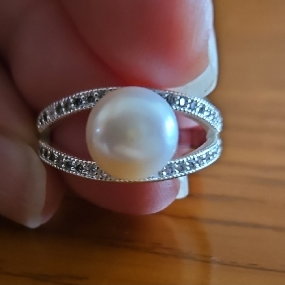 Elegant Silver Pearl Ring